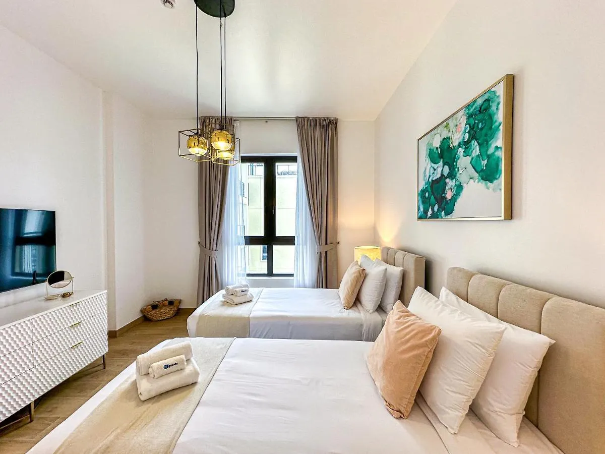 Apartment Higuests - Wake Up Facing The Sea In This Luxury Retreat Dubai